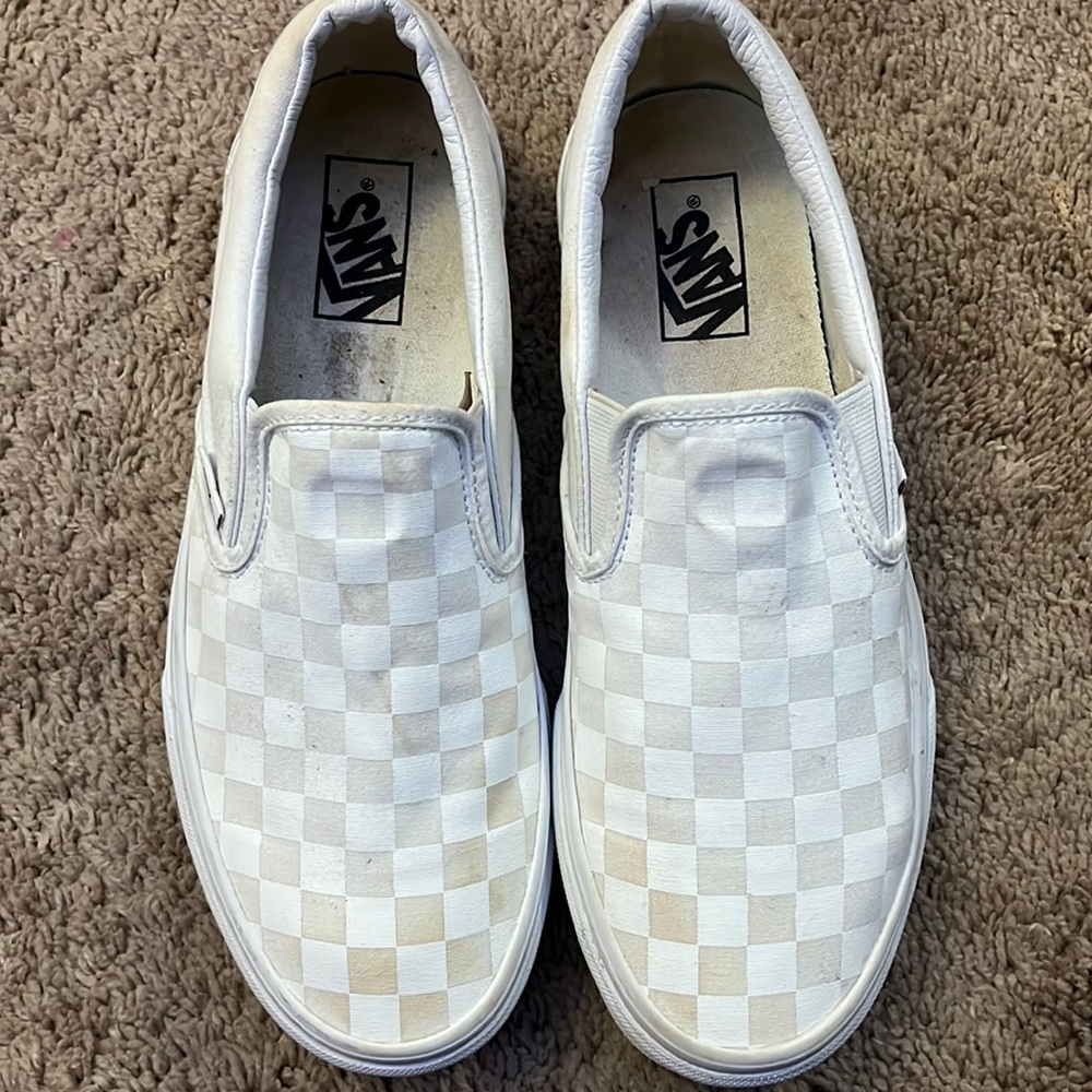 Size 9 Men’s white checkered Vans slip on